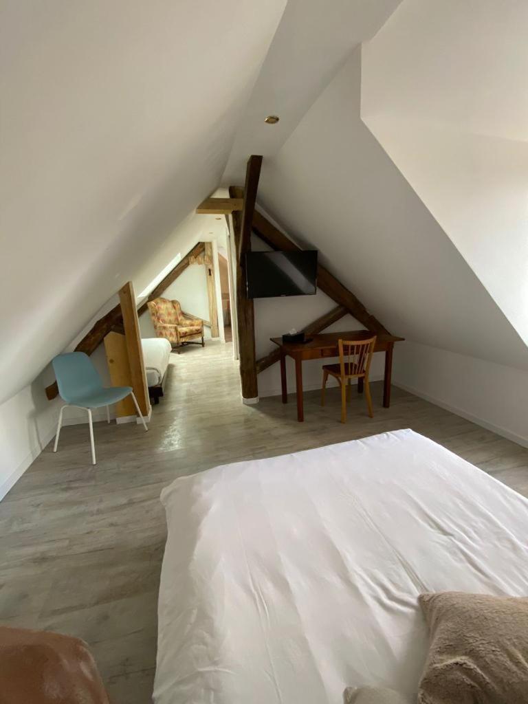 L'Annexe Du Chateau De Saint Genix Luaran gambar