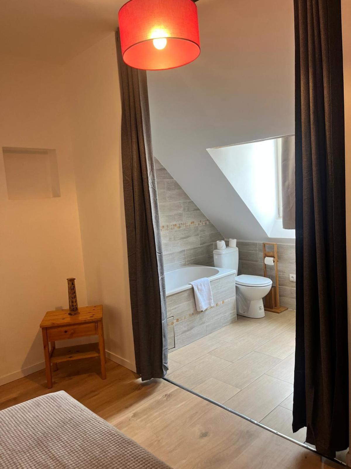 L'Annexe Du Chateau De Saint Genix Luaran gambar